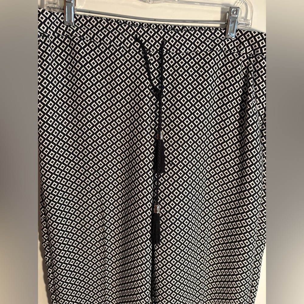 Chico’s Black and White Patterned Pants - Picture 4 of 7